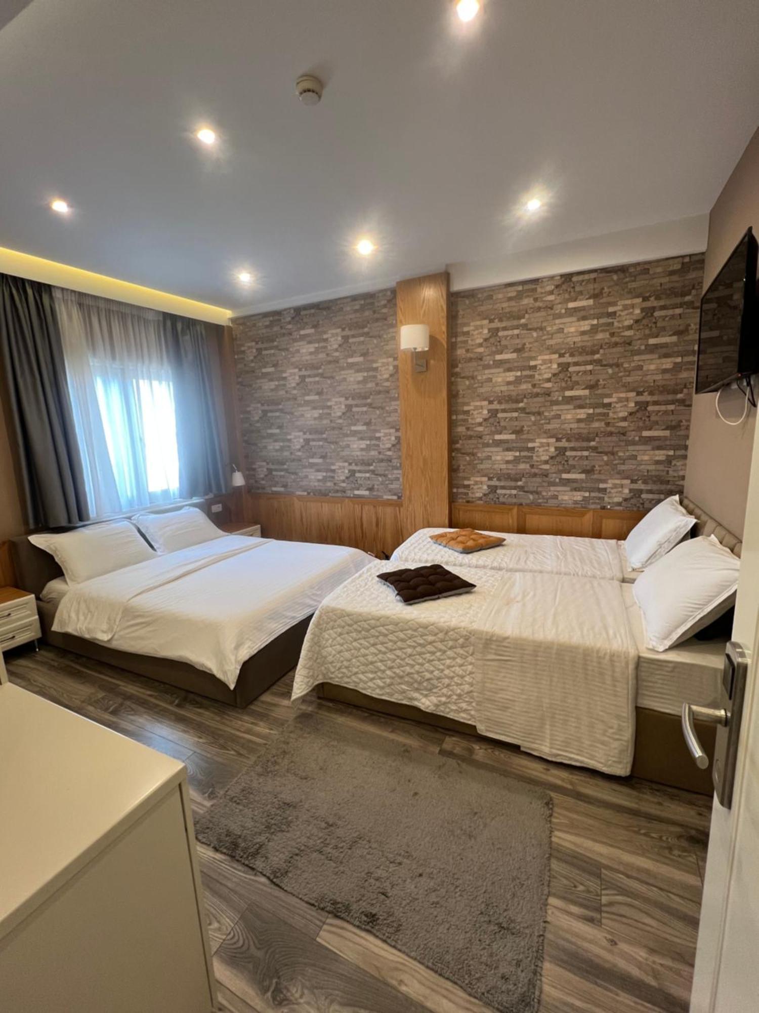 Hotel Romeo Korce Exterior photo
